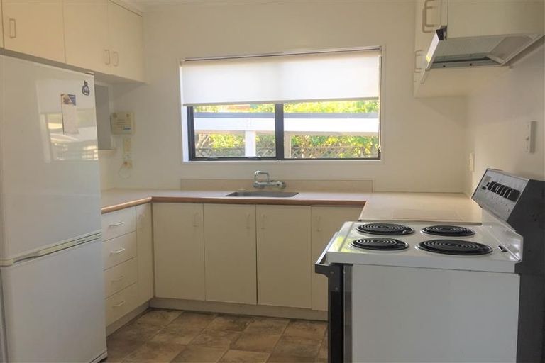 Photo of property in 2 West Lynn Road, Titirangi, Auckland, 0604