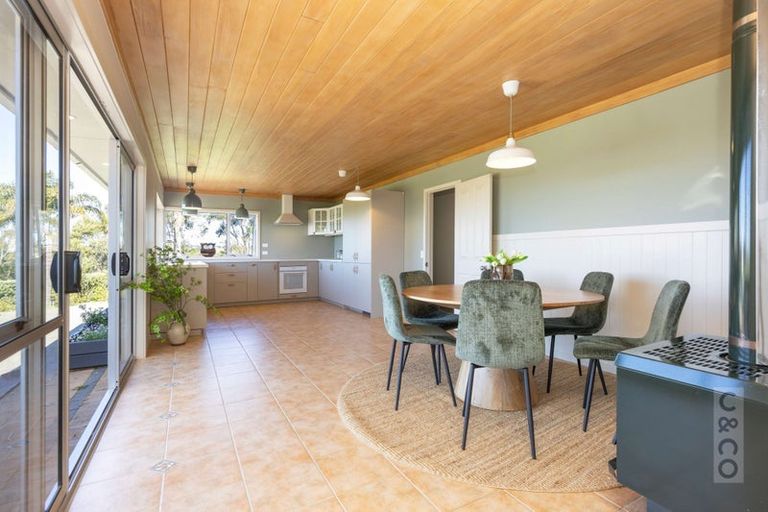 Photo of property in 221 Amreins Road, Taupaki, Henderson, 0782