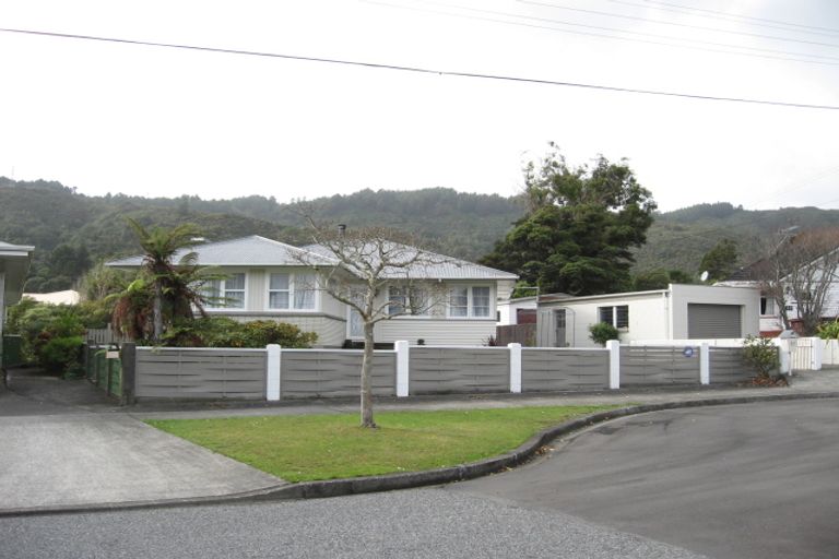Photo of property in 87 Glen Road, Stokes Valley, Lower Hutt, 5019