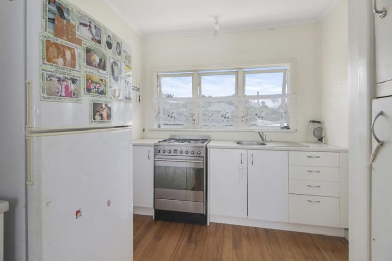 Photo of property in 15 Putini Road, Mangere Bridge, Auckland, 2022