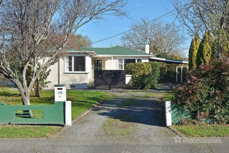 Photo of property in 75 Victoria Street, Carterton, 5713