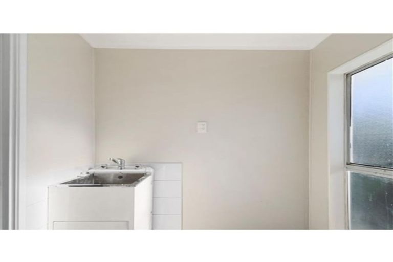 Photo of property in 1/15 Moncrieff Avenue, Clendon Park, Auckland, 2103