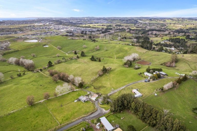 Photo of property in 107 Cemetery Road, Wainui, 0992
