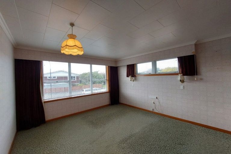 Photo of property in 2 Onslow Place, Merrilands, New Plymouth, 4312