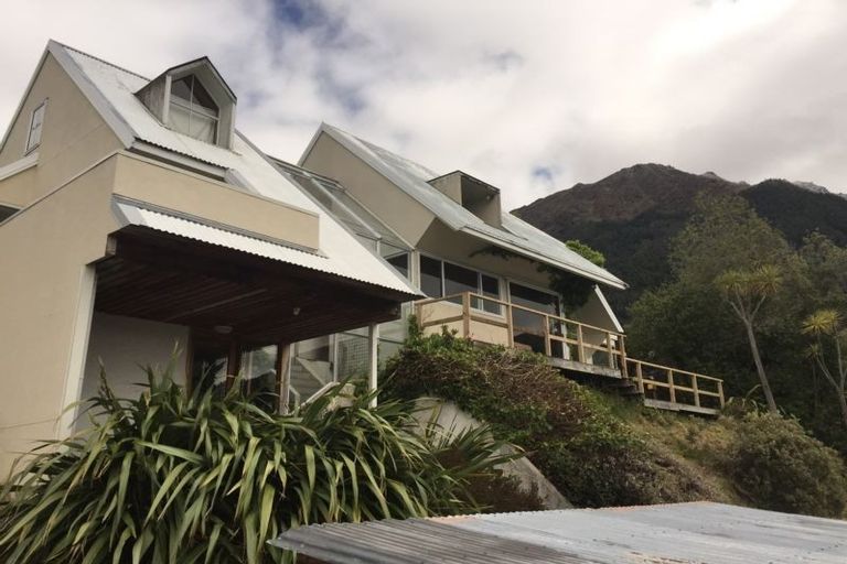 Photo of property in 12 Lordens Place, Fernhill, Queenstown, 9300