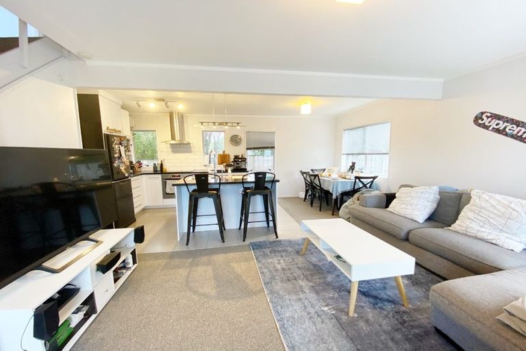 Photo of property in 1/43 Hutchinson Avenue, New Lynn, Auckland, 0600