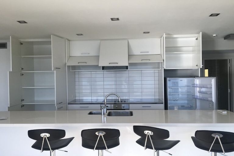 Photo of property in The Capital, 370 Oriental Parade, Oriental Bay, Wellington, 6011