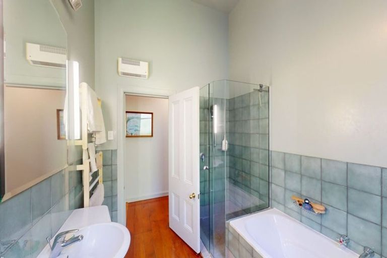 Photo of property in 23 Maarama Crescent, Aro Valley, Wellington, 6021