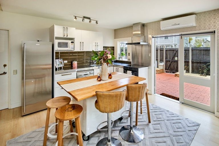 Photo of property in 6 Cottleville Terrace, Thorndon, Wellington, 6011