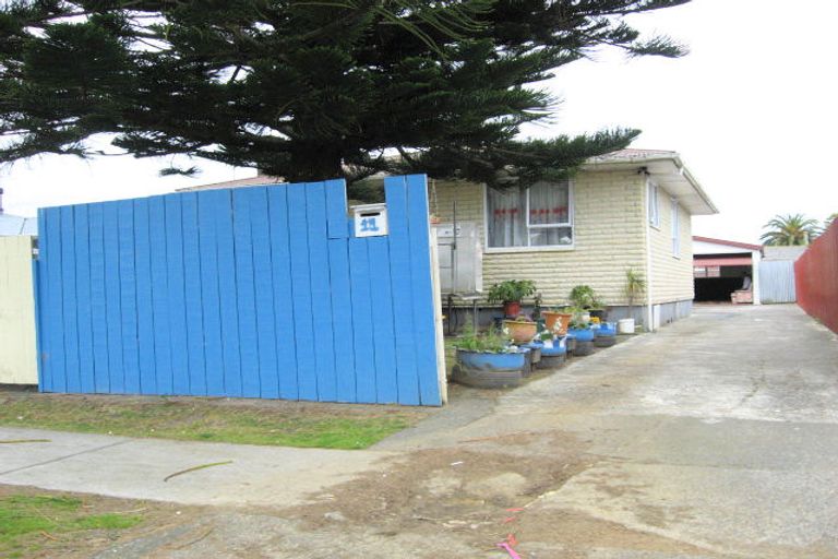Photo of property in 11 Convair Crescent, Mangere, Auckland, 2022