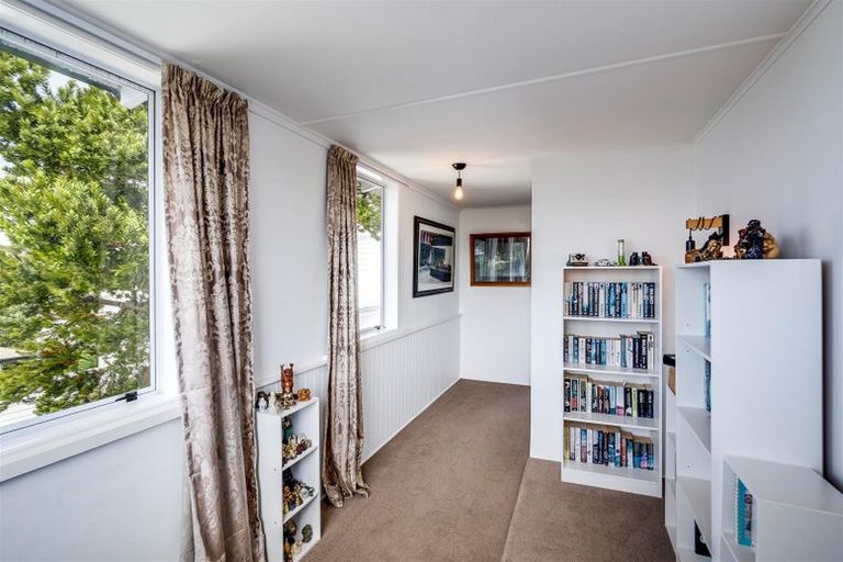 Photo of property in 11a Colenso Avenue, Hospital Hill, Napier, 4110