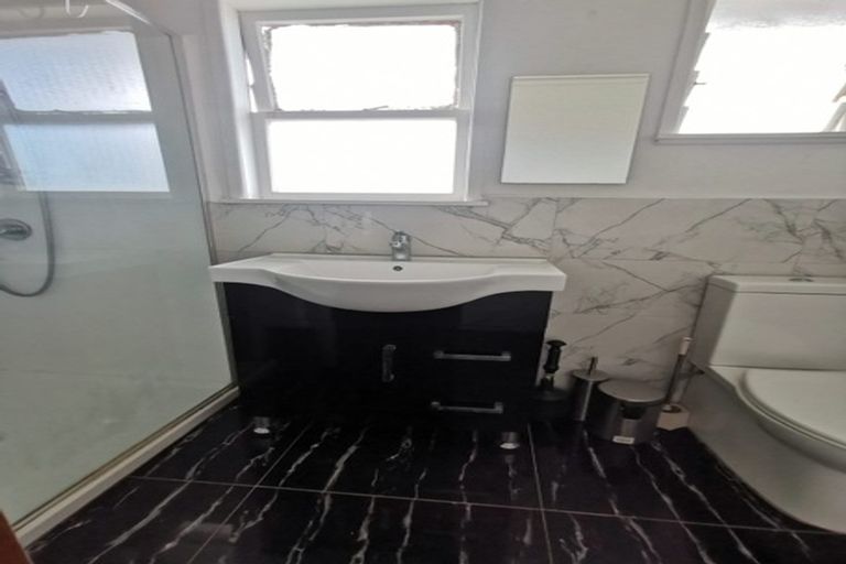 Photo of property in 80 View Road, Henderson, Auckland, 0612