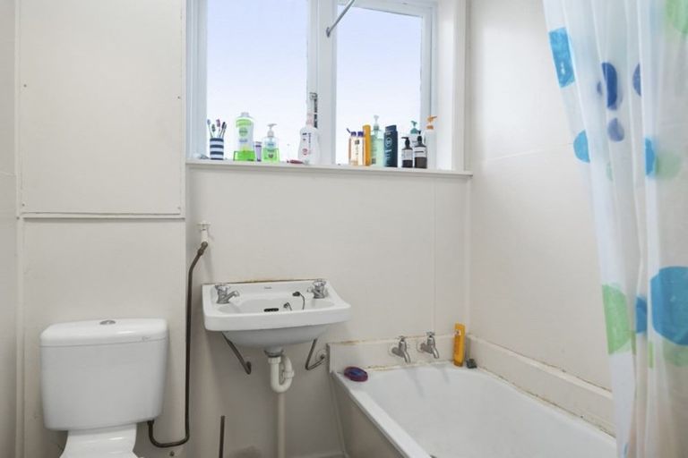 Photo of property in 2/28 Scholefield Street, Petone, Lower Hutt, 5012