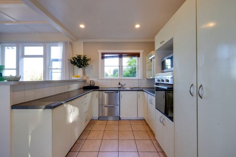 Photo of property in 4 Harvey Road, Bluff Hill, Napier, 4110