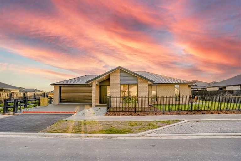 Photo of property in 32 Stationmasters Way, Prebbleton, 7604