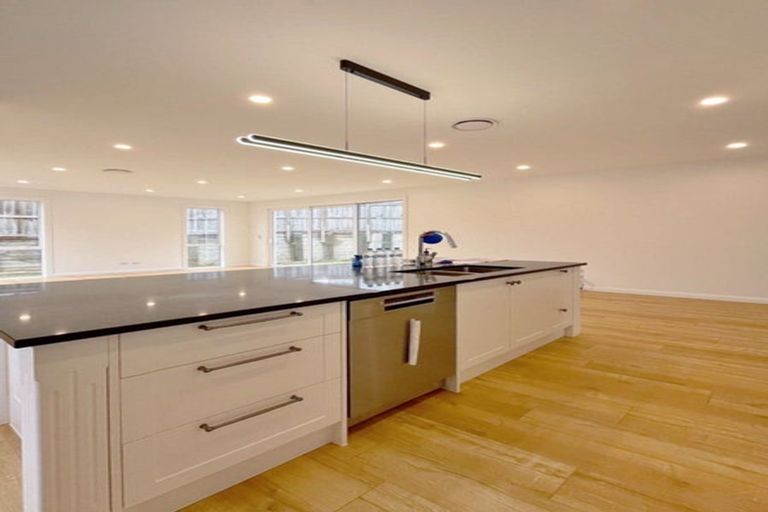 Photo of property in 30 Kenmure Avenue, Forrest Hill, Auckland, 0620