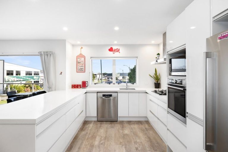 Photo of property in 80b Market Place, Papamoa Beach, Papamoa, 3118