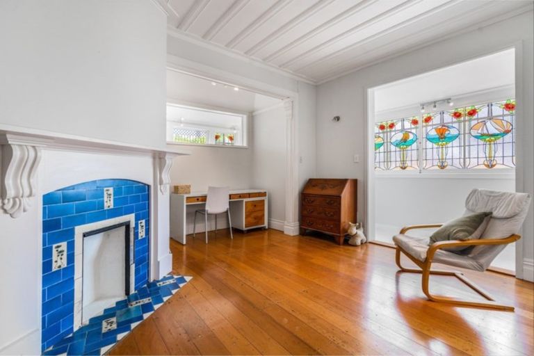 Photo of property in 62 King Edward Parade, Devonport, Auckland, 0624