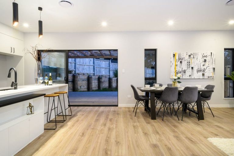 Photo of property in 124 San Valentino Drive, Henderson, Auckland, 0612