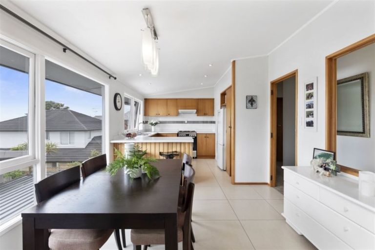 Photo of property in 1/51 East Coast Road, Milford, Auckland, 0620