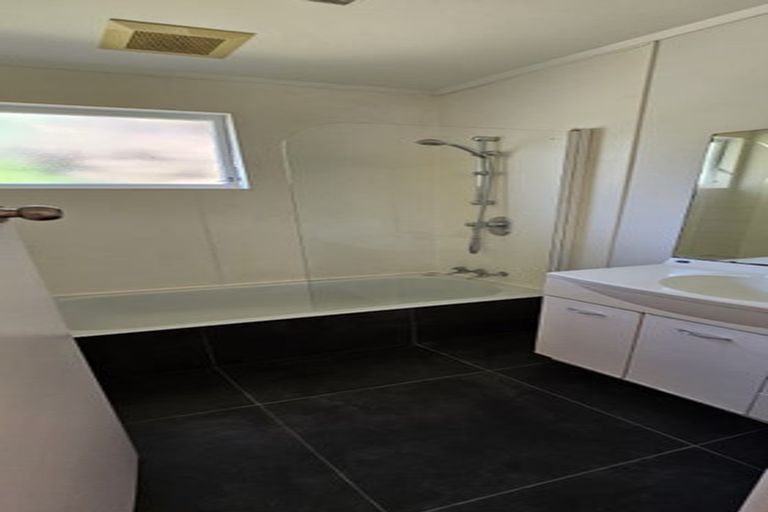 Photo of property in 5 Mcphail Street, Birkdale, Auckland, 0626