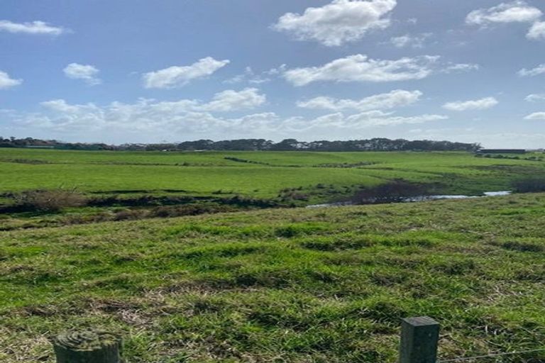 Photo of property in 84 Kaihau Road, Karioitahi, Waiuku, 2683