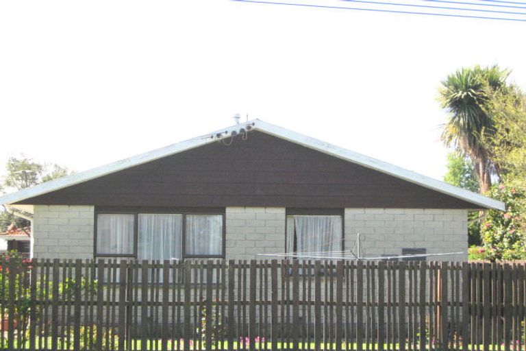 Photo of property in 1/115 Prestons Road, Redwood, Christchurch, 8051