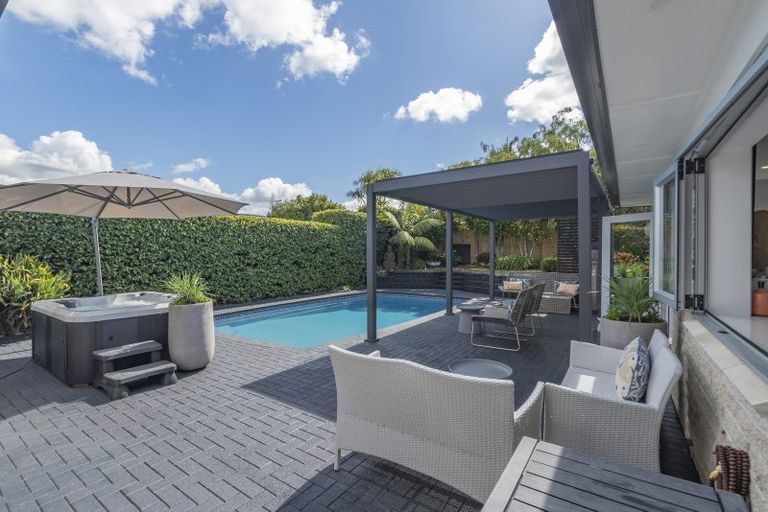 Photo of property in 9 Seymour Road, Mellons Bay, Auckland, 2014