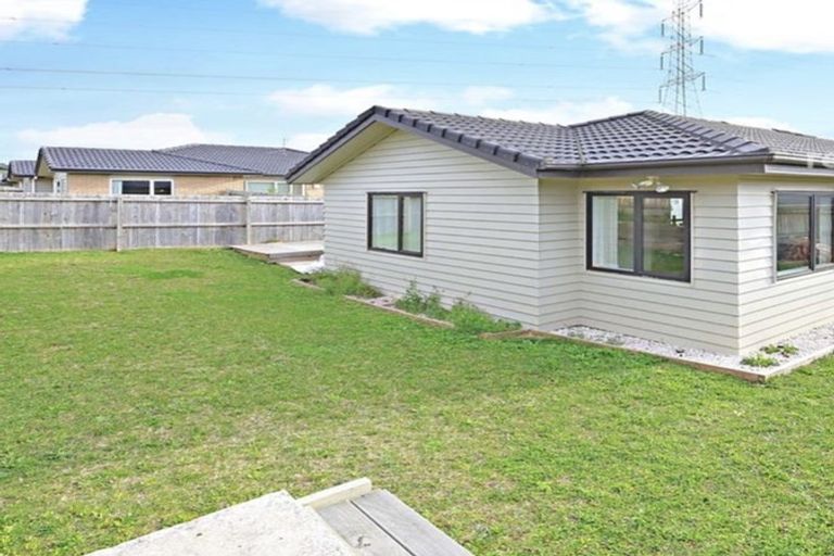 Photo of property in 10 John Broad Place, Flat Bush, Auckland, 2019