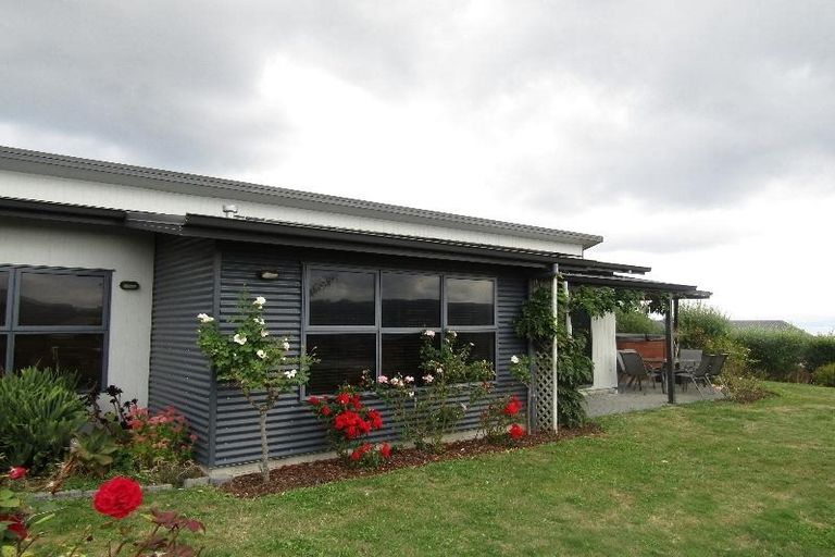 Photo of property in 17 Peregrine Place, Kinloch, Taupo, 3377
