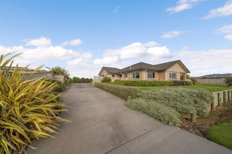 Photo of property in 8 Larlin Heights, Hawera, 4675