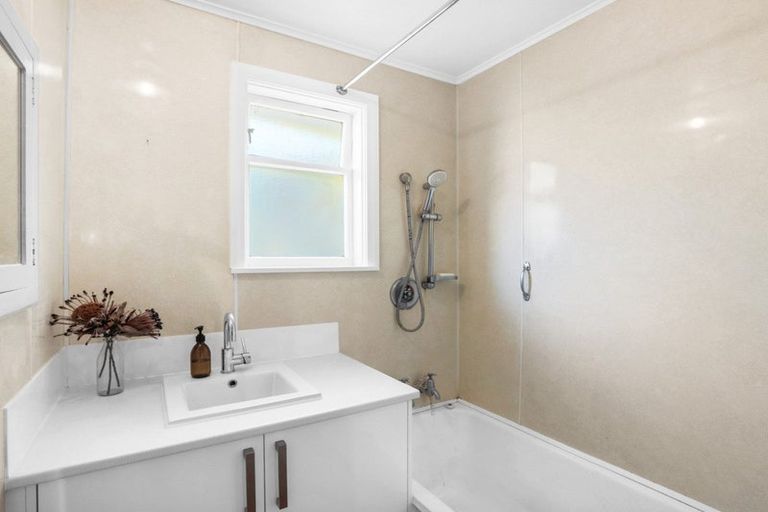 Photo of property in 29 Beach Road, North New Brighton, Christchurch, 8083