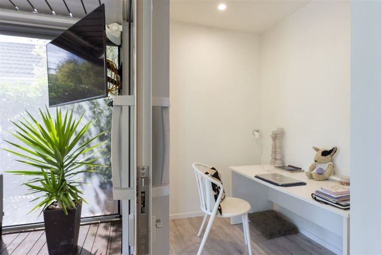 Photo of property in 2 Jacksons Road, Merivale, Christchurch, 8014