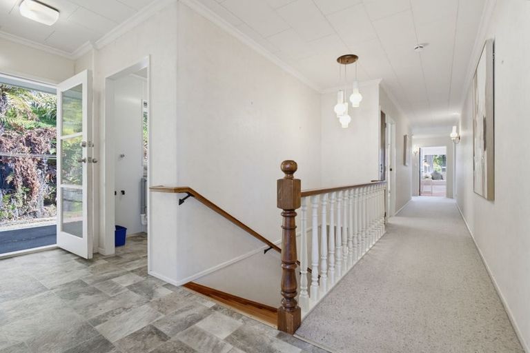 Photo of property in 8 Manahi Avenue, Kawaha Point, Rotorua, 3010