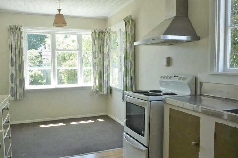 Photo of property in 30 Christian Street, Bryndwr, Christchurch, 8053