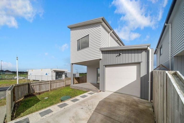 Photo of property in 3 Farranfore Road, Opaheke, Papakura, 2113