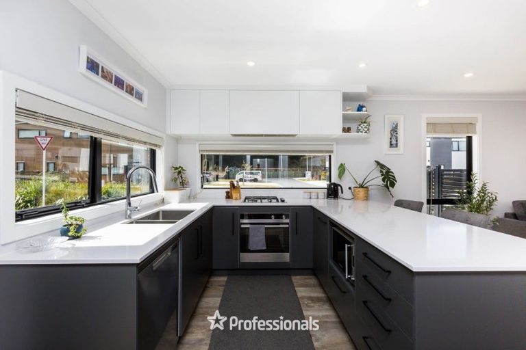 Photo of property in 24 Reakes Crescent, Wallaceville, Upper Hutt, 5018