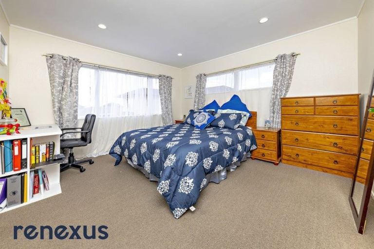 Photo of property in 8 Birchlea Rise, Goodwood Heights, Auckland, 2105