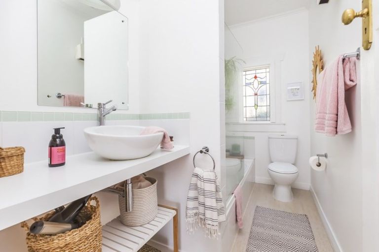 Photo of property in 74 Tio Tio Road, Seatoun, Wellington, 6022