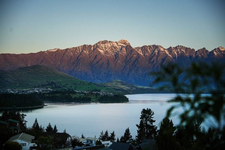 Photo of property in 6 Aspen Grove, Fernhill, Queenstown, 9300