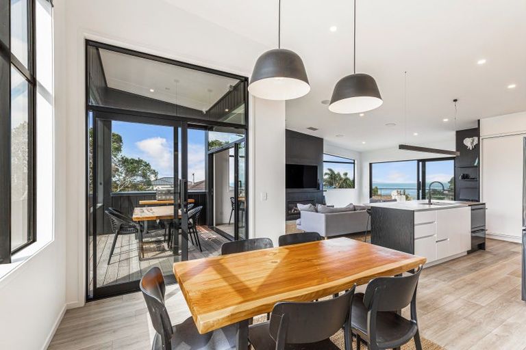 Photo of property in 39 Hyde Road, Rothesay Bay, Auckland, 0630