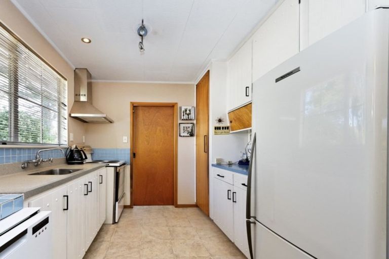 Photo of property in 1/95 Atkinson Road, Titirangi, Auckland, 0604