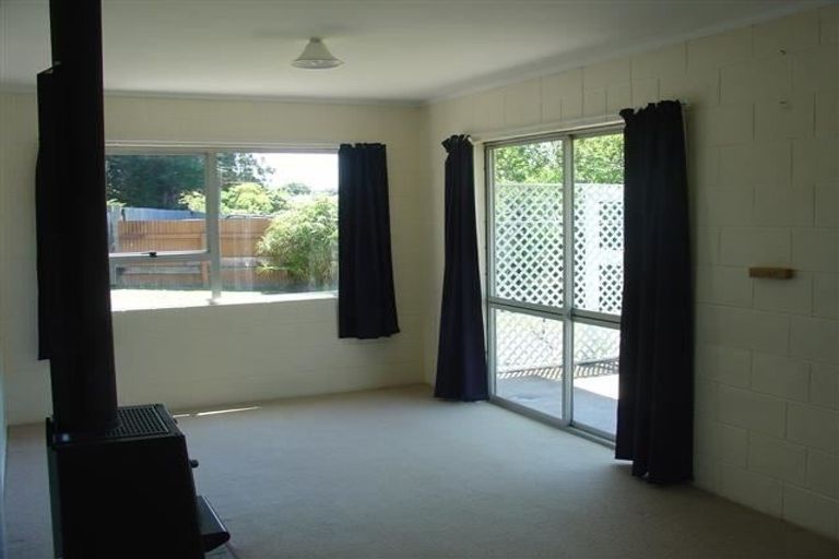 Photo of property in 2/1 Rosier Road, Glen Eden, Auckland, 0602