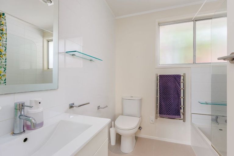 Photo of property in 1/120 Verran Road, Birkdale, Auckland, 0626