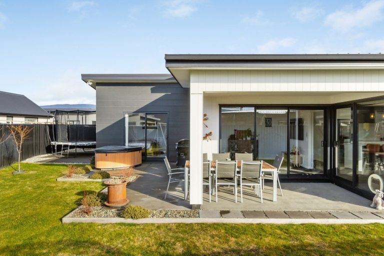 Photo of property in 1 Fraer Street, Cromwell, 9310