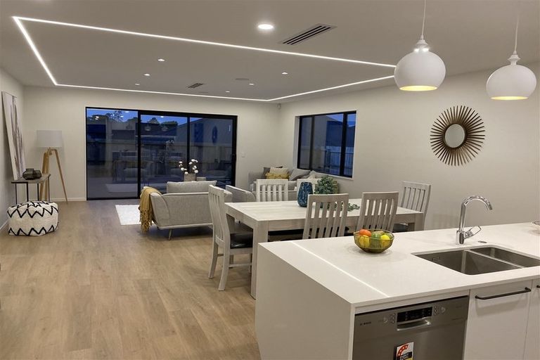 Photo of property in 17 Nobilo Road, Kumeu, 0810