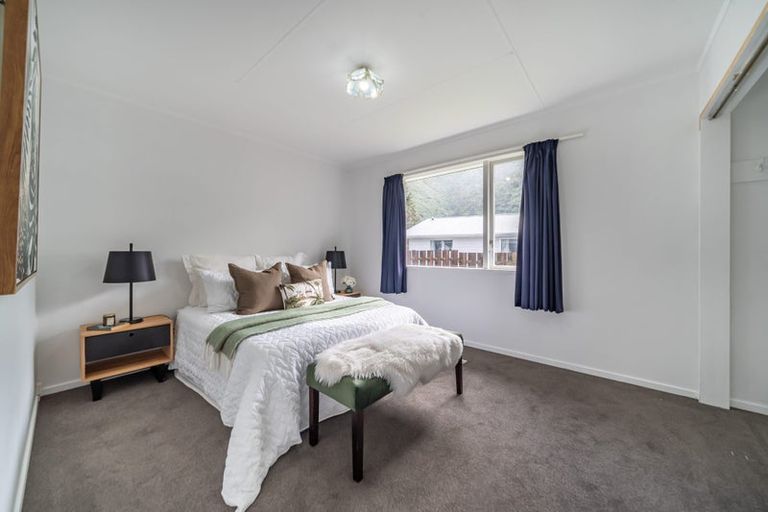 Photo of property in 37 Tacoma Drive, Totara Park, Upper Hutt, 5018