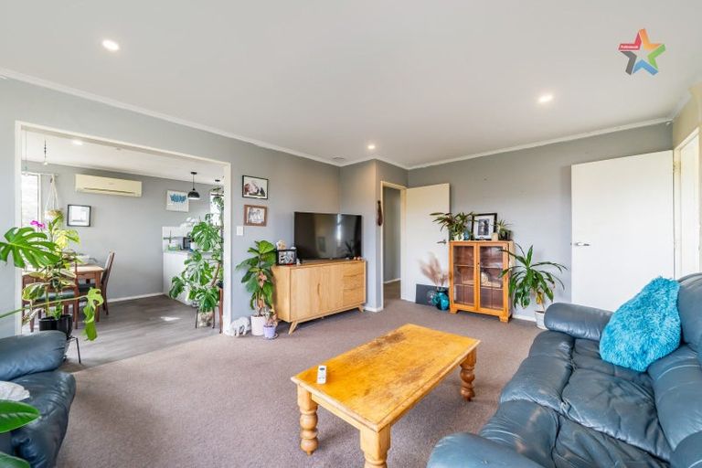 Photo of property in 10 Whitechapel Grove, Stokes Valley, Lower Hutt, 5019