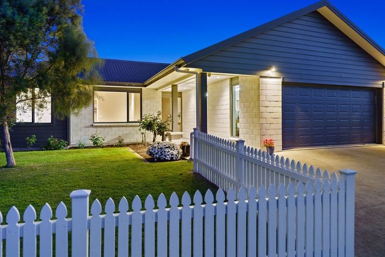 Photo of property in 36 Titoki Road, Waikanae Beach, Waikanae, 5036