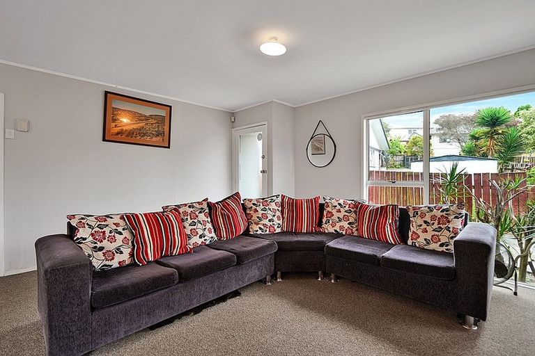 Photo of property in 1/20 Mile Place, Henderson, Auckland, 0612
